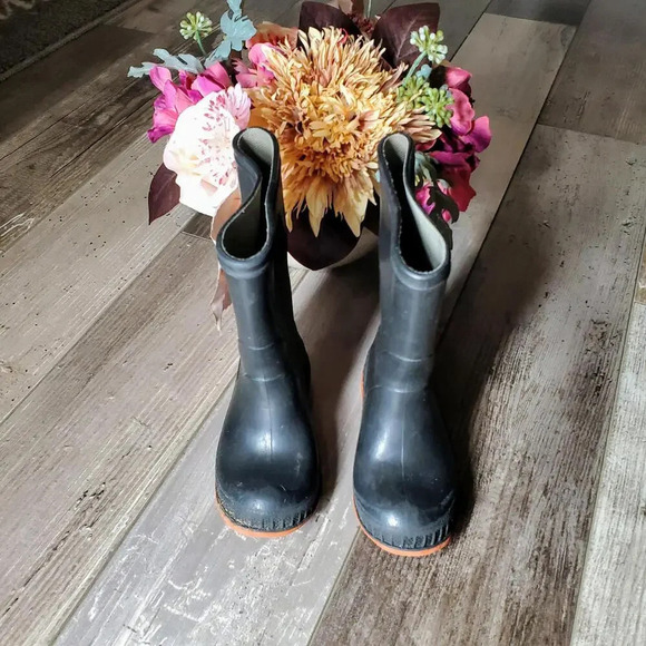 Kids Galoshes Rubber Waterproof Rain Chore Boots Size 6 Little Kid EUC - Picture 4 of 16